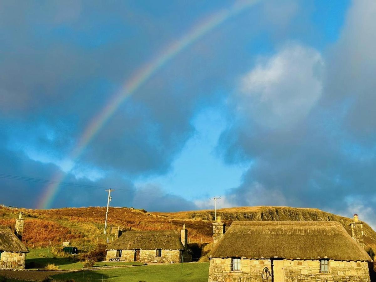 Tigh Mairi At Mary'S Thatched Cottages Elgol Esterno foto