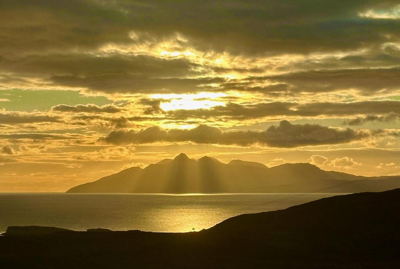 Tigh Mairi At Mary'S Thatched Cottages Elgol Esterno foto