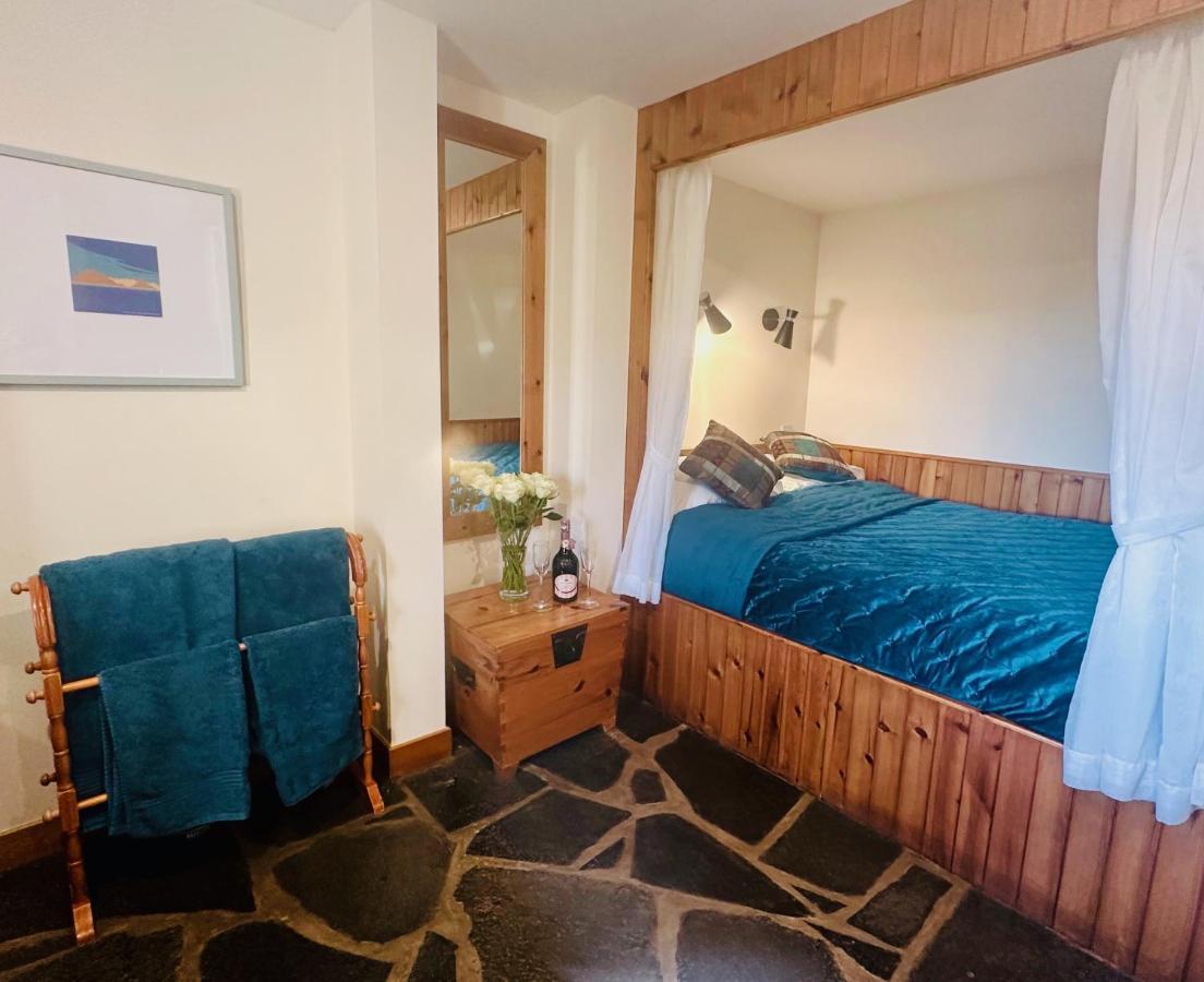 Tigh Mairi At Mary'S Thatched Cottages Elgol Esterno foto