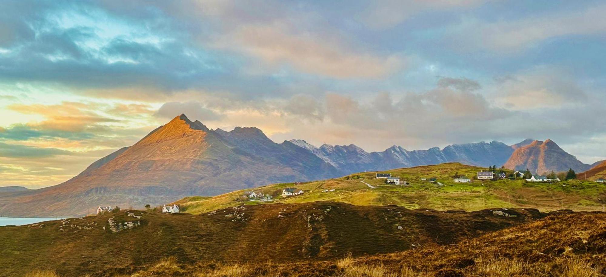 Tigh Mairi At Mary'S Thatched Cottages Elgol Esterno foto